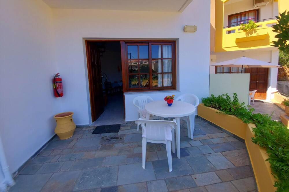 Menelaos Apartments Daratsos Exterior foto
